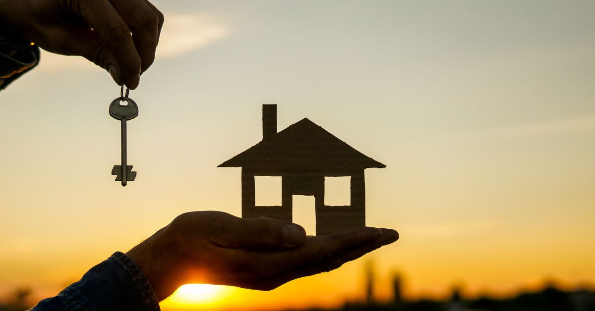 Real Estate as a Side Hustle: Tips for Earning on the Side